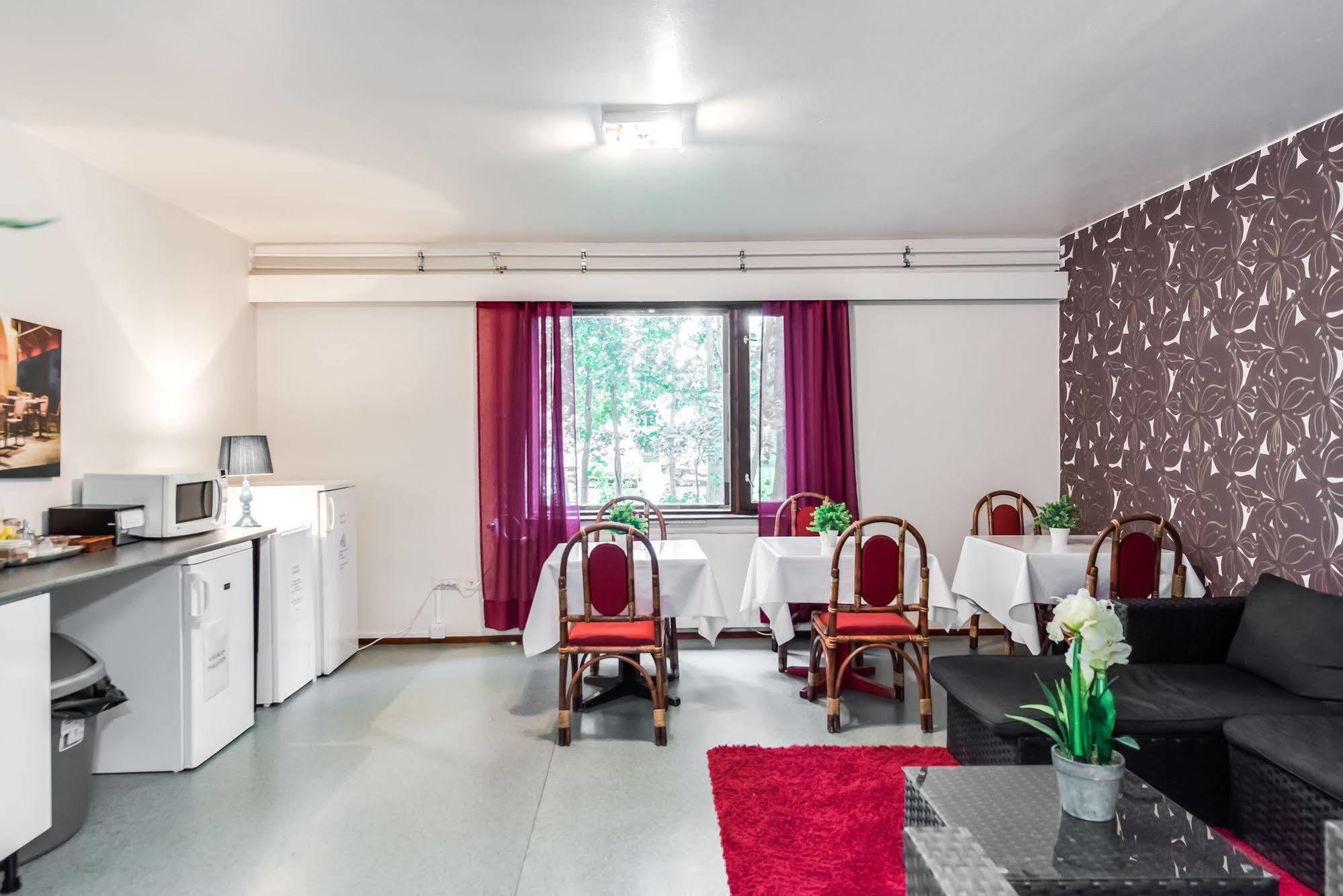 Hotelli Pohjankievari 3* Кемпеле